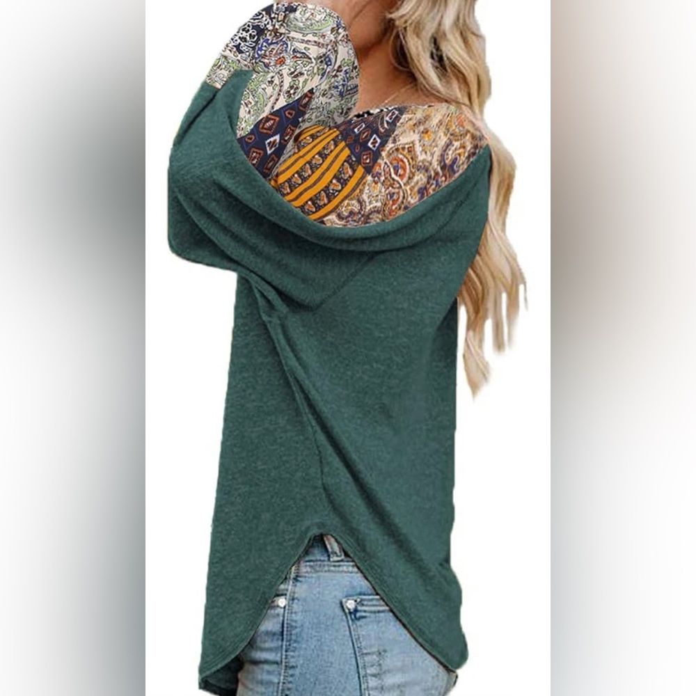 NEW - Women's Relaxed V-Neck Long Sleeve Top - Picture 3 of 8
